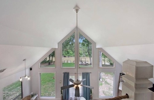 Tangipahoa Parish Haus | Cozy Whispering Hideaway- Indulge in serenity and unwind in nature.