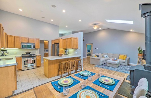 Whitehall Haus | Cozy Whitehall Hideaway w/ Hot Tub + Chiminea!