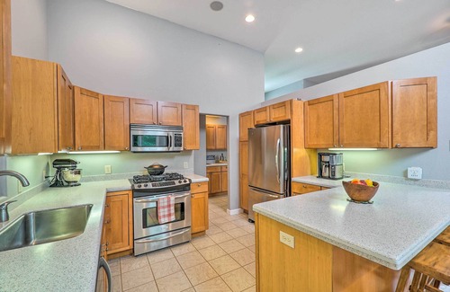 Whitehall Haus | Cozy Whitehall Hideaway w/ Hot Tub + Chiminea!