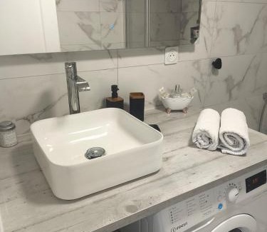 Le-Plessis-Trevise Wohnung | Cozy with garden near Disney
