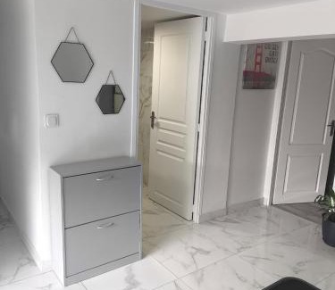 Le-Plessis-Trevise Wohnung | Cozy with garden near Disney