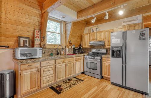 Steam Engine Meadows Haus | Cozy Woodland Cabin