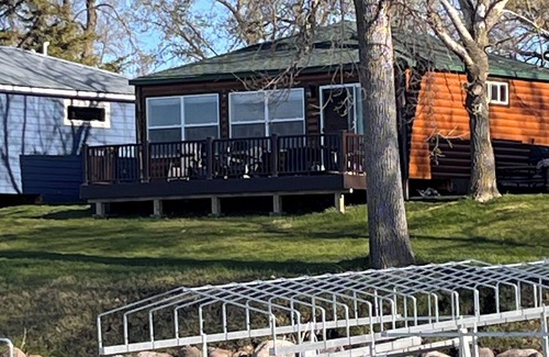 Osakis Kabine | Cozy year round cabin on Lake Osakis with game room, deck and kayaks!