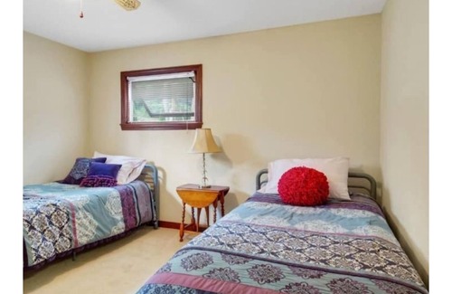 Litchfield Hütte | Cozy Year-round Lakefront 3 Bedroom 2 bath on Sand Pond with stunning view.