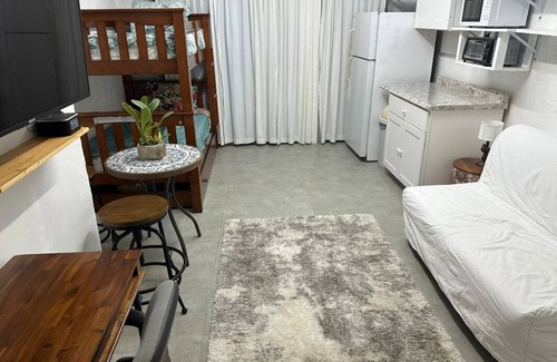 Palmetto Estates Wohnung | Cozy1/1 Studio Apt with private bathroom, car port and entrance close2 Miami Zoo