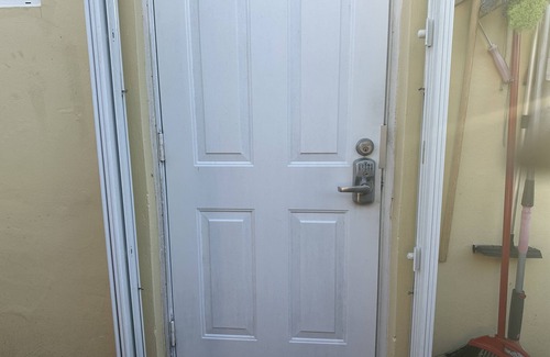 Palmetto Estates Wohnung | Cozy1/1 Studio Apt with private bathroom, car port and entrance close2 Miami Zoo