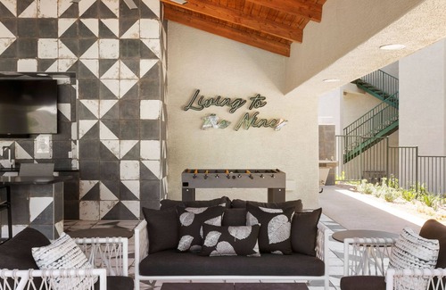 Kierland Wohnung | CozySuites at Kierland Commons