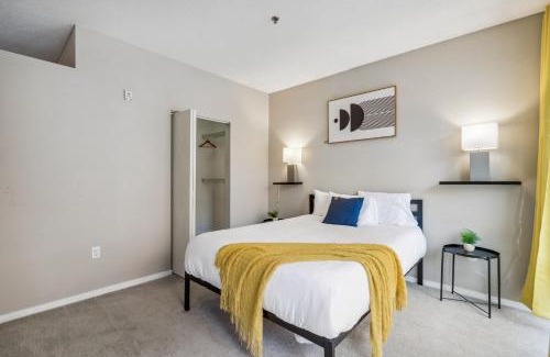 Mill District Wohnung | CozySuites Mill District with pool, gym #02