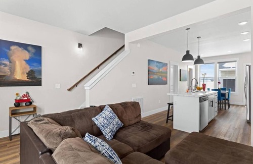 North Park Haus | Crash with Class in this Townhome