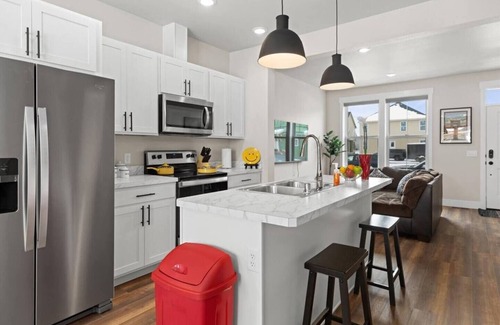 North Park Haus | Crash with Class in this Townhome