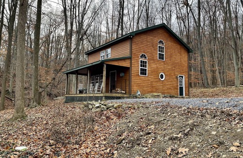 Loysburg Kabine | Creekside Cabin Vacation Rental