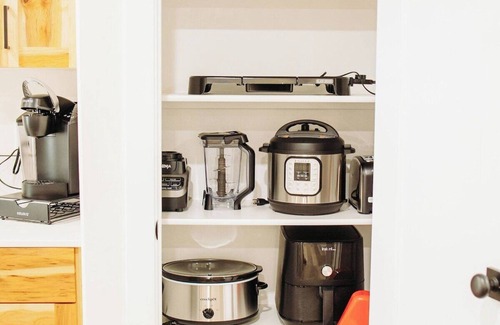 McCammon Haus | Creekside Cabins- Birch, stylish stay w views