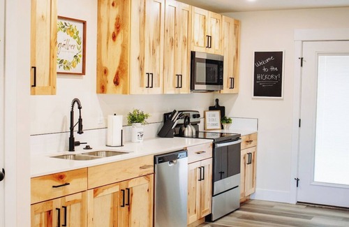 McCammon Haus | Creekside Cabins- Large Property for Reunions