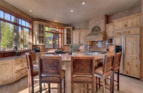 Sunnyside Haus | Creekside Comfort: Modern Mountain Retreat Near Alpine Meadows & Sunnyside Beach