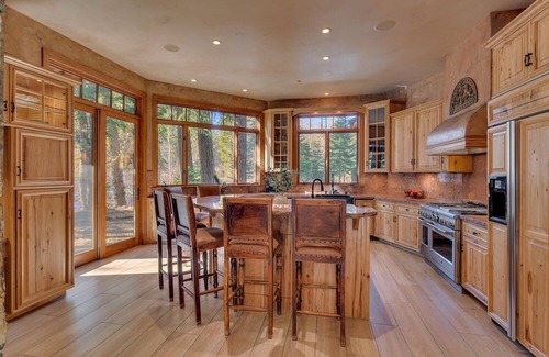 Sunnyside Haus | Creekside Comfort: Modern Mountain Retreat Near Alpine Meadows & Sunnyside Beach
