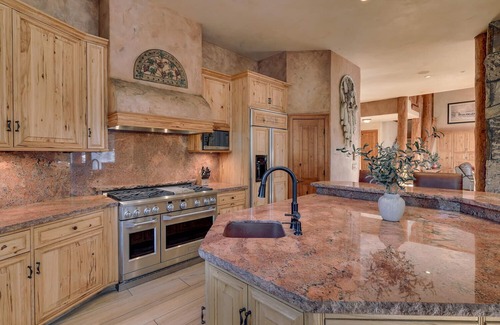 Sunnyside Haus | Creekside Comfort: Modern Mountain Retreat Near Alpine Meadows & Sunnyside Beach