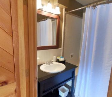 Markleeville Hotel | CREEKSIDE LODGE