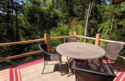 Lakeside Kabine | Creekside log cabin near Flathead Lake