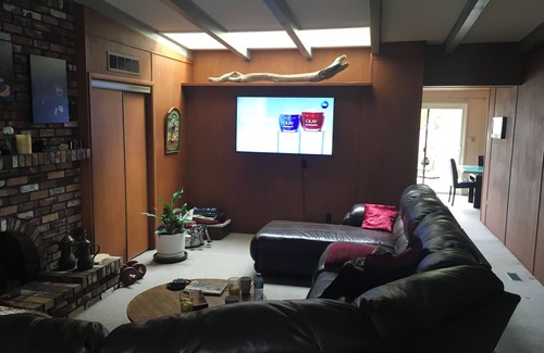 Surrey Haus | Crescent beach house 2bed 2bath