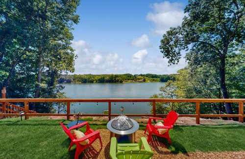 Delta Haus | Crescent Moon Tiny Lake House