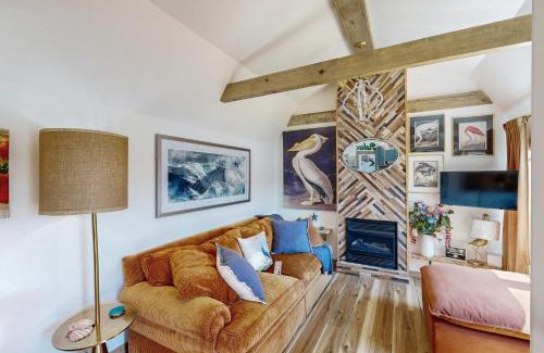 Delta Haus | Crescent Moon Tiny Lake House