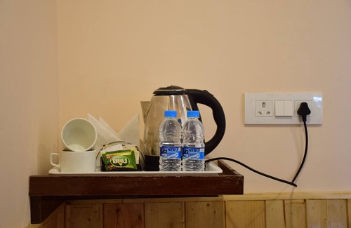Fagu Haus | Crested View | Cottage in Fagu | w King Bed,food,View