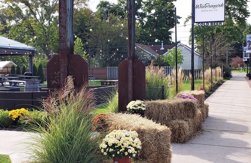 Stevensville Haus | Crestwood House - Rustic Ravine Glam im Herzen der Weinberge des Michigansees.