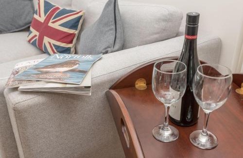 Titchwell Haus | Crinkum