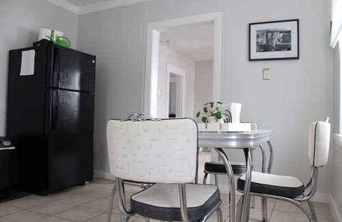 Cleveland Haus | Crisp 2 bedroom upstairs apartment in historic duplex