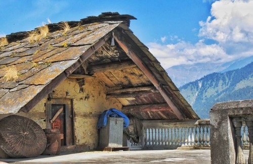 Kharsali Haus | Knusprige Aussicht auf den schneebedeckten majestätischen Himalaya