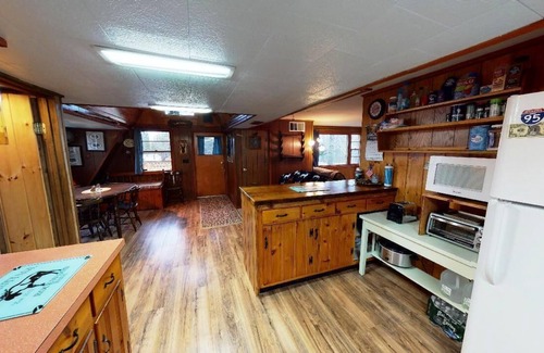 Northeast Somerset Kabine | Critter Cottage (Direct ATV/Snowmobile Access)