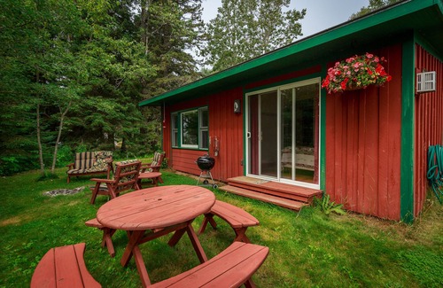 Croftville Hütte | Croftville Road Cottages # 3. Am Ufer des Oberen Sees. Gemütlich und romantisch.