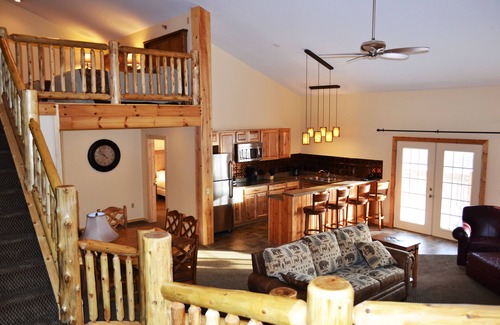 Alanson Hotel | Crooked River Lodge