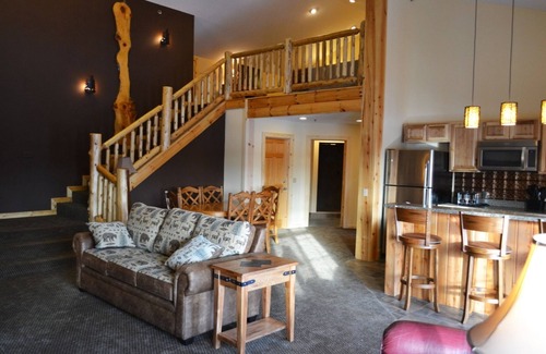 Alanson Hotel | Crooked River Lodge