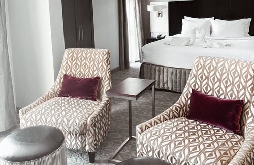 Burr Ridge Hotel | Crowne Plaza Chicago SW - Burr Ridge by IHG