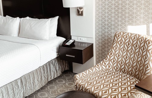Burr Ridge Hotel | Crowne Plaza Chicago SW - Burr Ridge by IHG