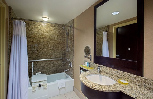 Glen Ellyn Hotel | Crowne Plaza Lombard Downers Grove by IHG