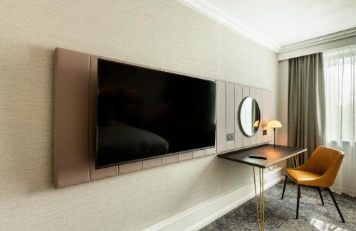 Ringway Hotel | Crowne Plaza Manchester Airport by IHG