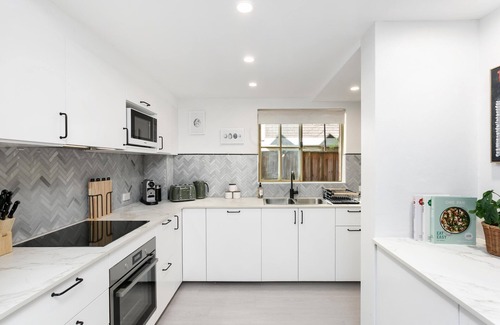 Crows Nest Haus | Crows Nest - ER138 - Ernest Street - Stylish townhouse, spacious layout, walk to shops and transport.