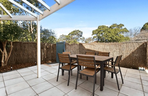 Crows Nest Haus | Crows Nest - ER138 - Ernest Street - Stylish townhouse, spacious layout, walk to shops and transport.