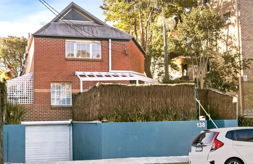 Crows Nest Haus | Crows Nest - ER138 - Ernest Street - Stylish townhouse, spacious layout, walk to shops and transport.
