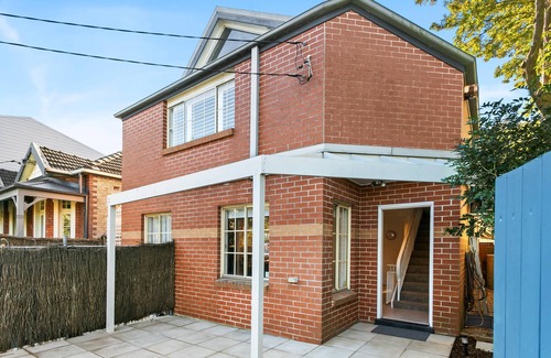 Crows Nest Haus | Crows Nest - ER138 - Ernest Street - Stylish townhouse, spacious layout, walk to shops and transport.