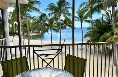 Rum Point Haus | Crystal Kai Condo