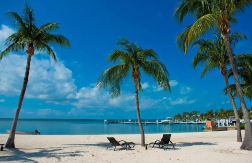 Rum Point Haus | Crystal Kai Condo