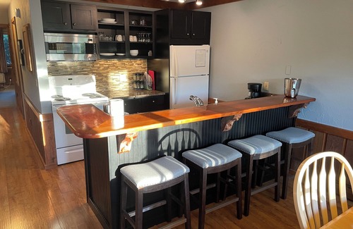 Thompsonville Eigentumswohnung | Crystal Mountain MI, Pinehurst 446, 1 Bed, sleeper sofa, see our specials!!