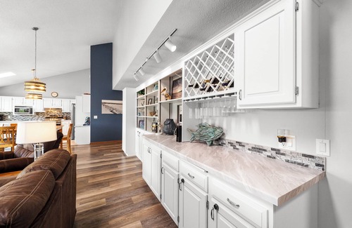 Linn Creek Haus | Crystal Springs - Lakefront with Hot Tub!