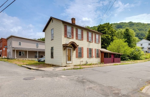 Cumberland Haus | Cumberland Getaway - 7 Mi to Rocky Gap State Park!