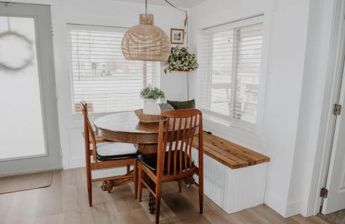 Ucon Haus | Curio Cottage