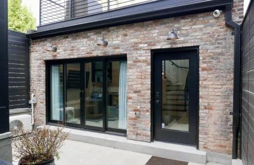 Shaw Haus | Curious Carriage Rooftop in Shaw