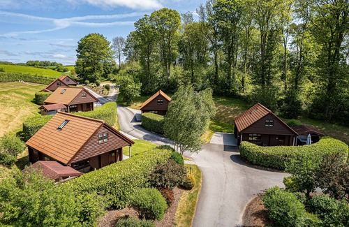 Pickering Skihütte | Curlew Lodge - sleeps 4 | Hot Tub, Dog Friendly | 4* Gold Award